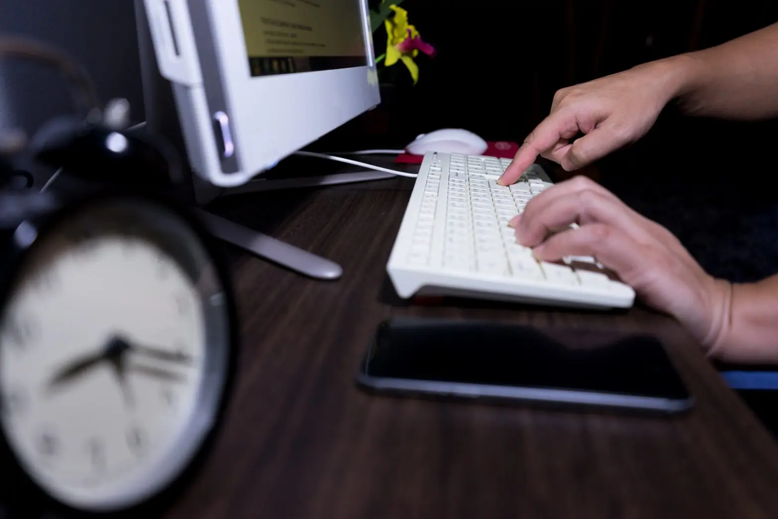 technology addiction trends among adults late night use