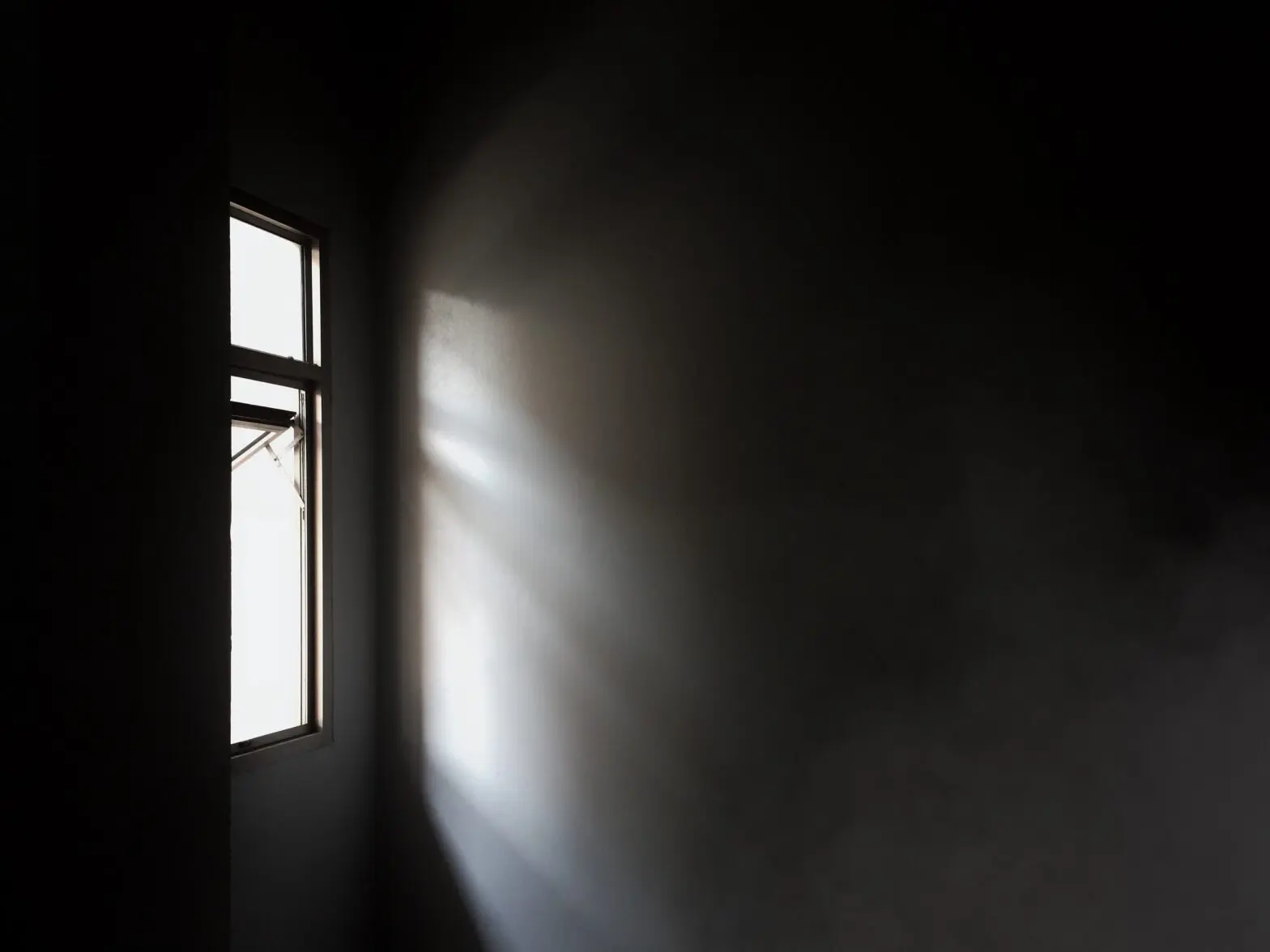 Visualizing the mental trap of isolation and its direct link to relapse in recovery.