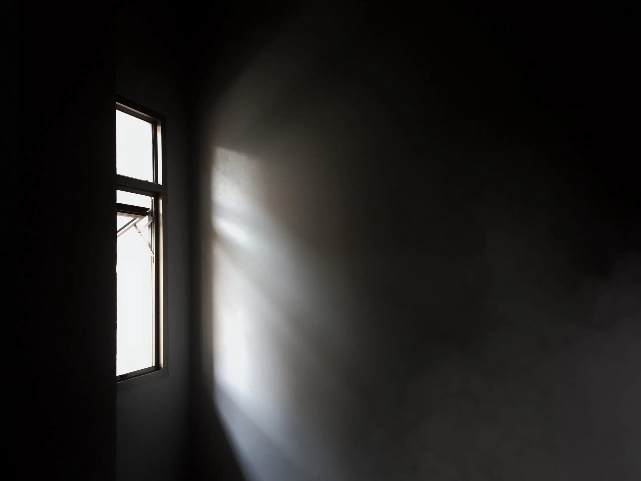 Visualizing the mental trap of isolation and its direct link to relapse in recovery.