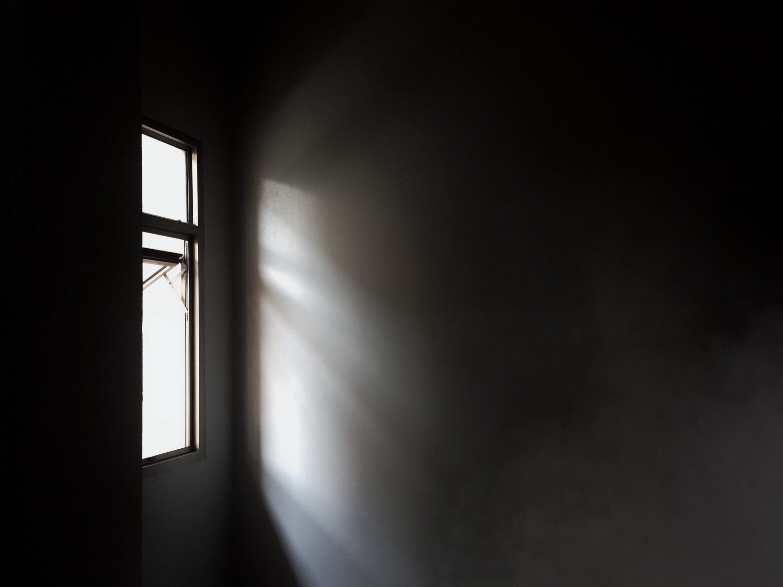 Visualizing the mental trap of isolation and its direct link to relapse in recovery.