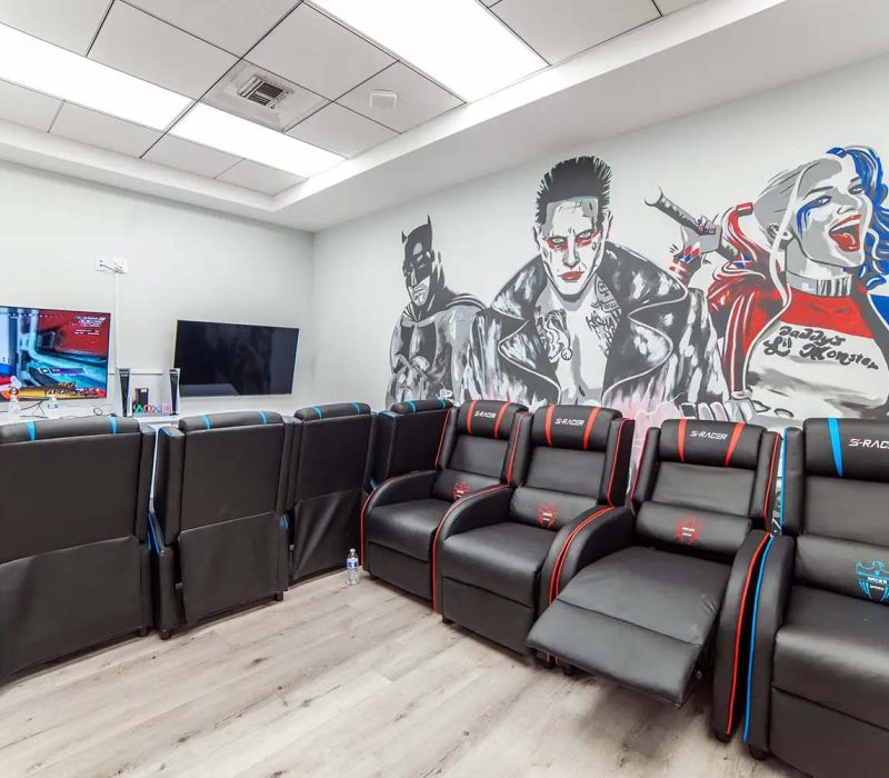 lounge chairs at Vanity Wellness Center's outpatient treatment rehab